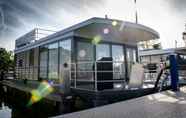 Lain-lain 2 Luxury Houseboat With Roof Terrace and Stunning Views Over the Sneekermeer