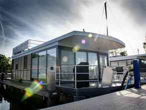 Lain-lain 4 Luxury Houseboat With Roof Terrace and Stunning Views Over the Sneekermeer