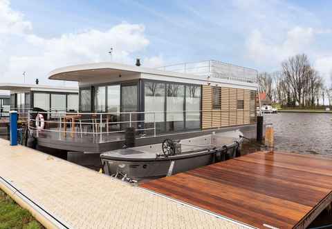 Others Luxury Houseboat With Roof Terrace and Stunning Views Over the Sneekermeer