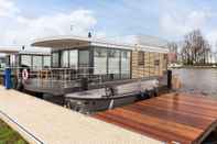 Lain-lain Luxury Houseboat With Roof Terrace and Stunning Views Over the Sneekermeer