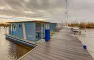 Lainnya 4 Modern Houseboat in Marina of Volendam With Swimming Pool