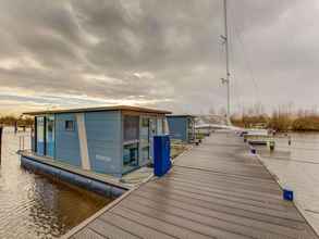 Others 4 Modern Houseboat in Marina of Volendam With Swimming Pool