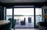 Lainnya 7 Ultimate Enjoyment in and on the Water in a Luxury Houseboat on the Lake Mooker