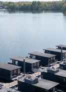 ภาพหลัก Ultimate Enjoyment in and on the Water in a Luxury Houseboat on the Lake Mooker