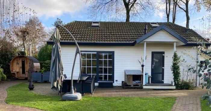 Others Atmospheric Forest Cabin in Voorthuizen With a Barrel Sauna