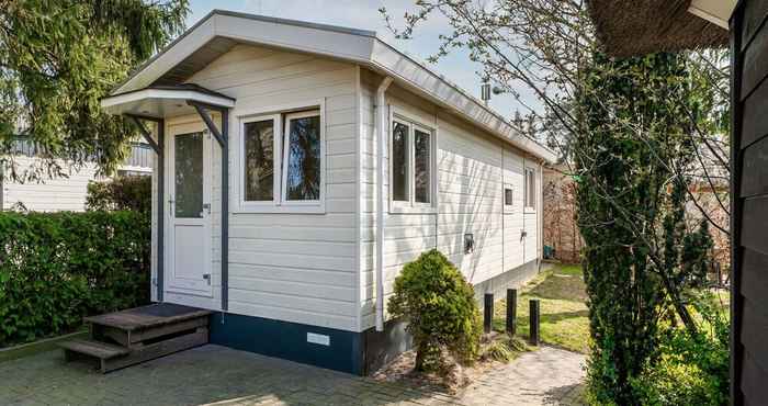 Lainnya Rural Chalet in Putten With Board Games and Garden