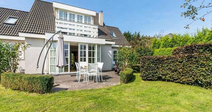 Lainnya Exclusive Villa in Zeewolde With a Terrace