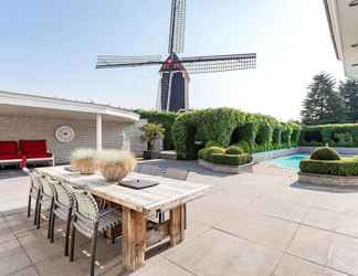 Others 2 Detached Villa in Moergestel With Swimming Pool