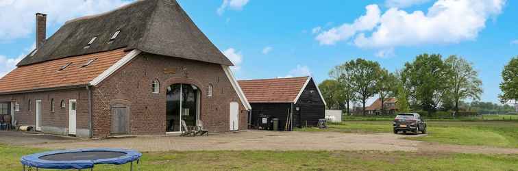 Khác Comfortable Holiday Home in Voorst With Garden