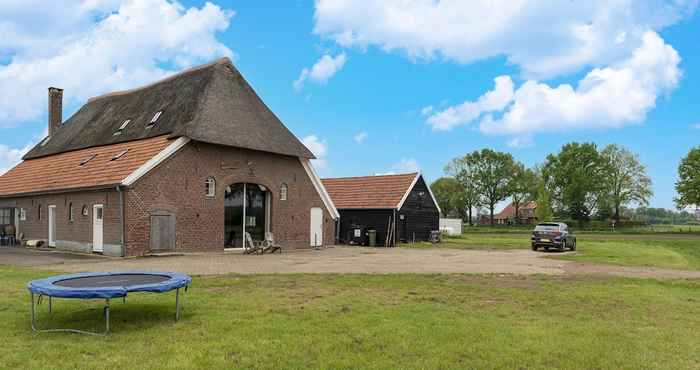 Khác Comfortable Holiday Home in Voorst With Garden