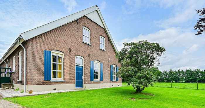 Others Farmhouse in De Heurne Near the Forest