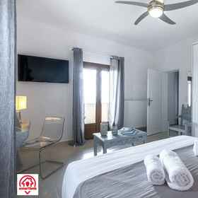 Room 1 วิลล่า Naya, โรงแรม & ที่พัก White Beach