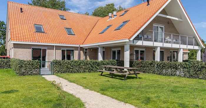 Lainnya Luxurious 24-person Apartment on Ameland