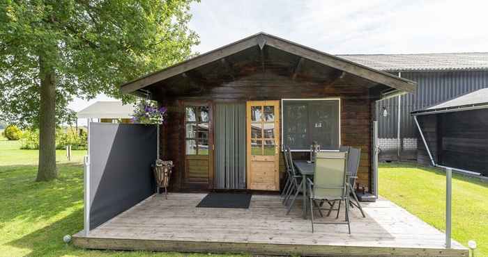 Lainnya Inviting Holiday Home in Zwiggelte With Garden