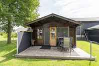 Lainnya Inviting Holiday Home in Zwiggelte With Garden