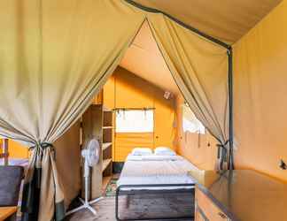 Others 2 Charming Tent Lodge in Drents Landschap With Balcony
