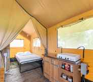 Khác 4 Charming Tent Lodge in Drents Landschap With Balcony