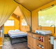 Khác 5 Charming Tent Lodge in Drents Landschap With Balcony