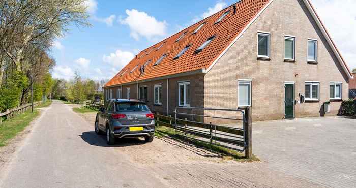 Lainnya Luxurious 20-person Apartment on Ameland