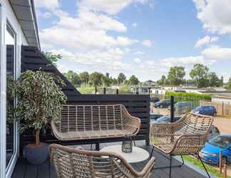 Others 2 Cozy Apartment Located at the Beautiful Sneekermeer