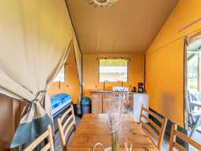 Others 4 Tranquil Tent Lodge in Zwiggelte With Garden