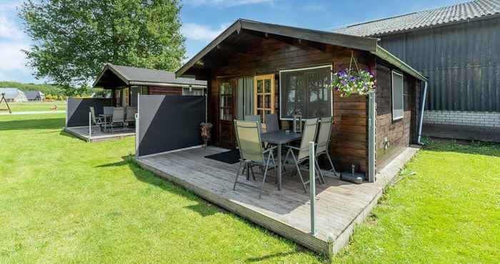 Lainnya Appealing Holiday Home in Zwiggelte With Garden