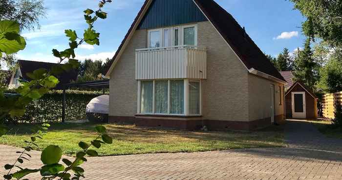 Lain-lain Modern Vacation Home in Drenthe With a 6-person new hot tub