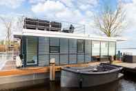 Others Unique Houseboat on and Around the Sneekermeer