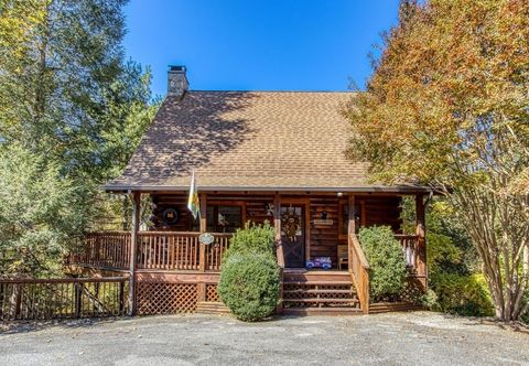 Others Er 247 - Legacy Lodge Great Location - Close To Town! 2 Bedroom Cabin by RedAwning