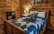 Others 7 Precious Memories - Rustic Sevierville Retreat 2 Bedroom Cabin by Redawning