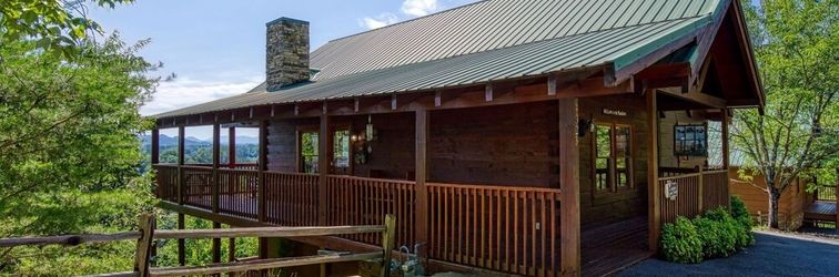 Others Ern857 - A Dream Come True - Great Location! Close To All The Action! 3 Bedroom Cabin by RedAwning