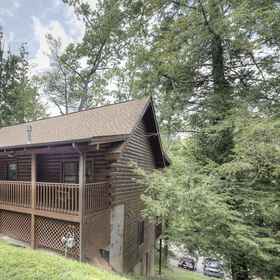 Primary image 1 Er 223 â Young's Hideaway Great Location â Close To Town! 4 Bedroom Cabin by RedAwning, Khách sạn The Island in Pigeon Forge