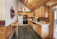 Khác 7 Er 223 â Young's Hideaway Great Location â Close To Town! 4 Bedroom Cabin by RedAwning