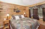 Others 6 Er 223 Young's Hideaway Great Location Close To Town! 4 Bedroom Cabin by Redawning