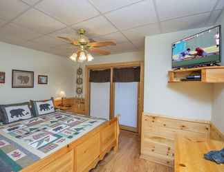 Others 2 Er 226 Locker's Mountain Hideaway Great Location Close To Town! 2 Bedroom Cabin by Redawning