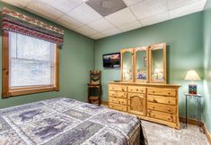 Others 3 Er92 - Virginia's Villa - Great Location! Close To All The Action! 5 Bedroom Cabin by RedAwning