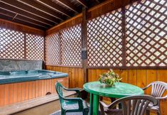 Others 5 Er92 - Virginia's Villa - Great Location! Close To All The Action! 5 Bedroom Cabin by RedAwning