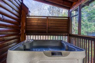 Lainnya 4 ER240 - Smoky Safari Great Location - Close To Town! 2 Bedroom Cabin by RedAwning