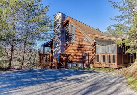 Lainnya ER240 - Smoky Safari Great Location - Close To Town! 2 Bedroom Cabin by RedAwning