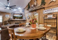 기타 5 Er26 - Sasquatch Inn - Great Location! Close To Town Resort Pool! 2 Bedroom Cabin by RedAwning