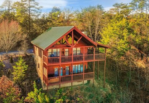 Others Ern858 - Eagles On High - Great Location! Close To All The Action! 3 Bedroom Cabin by RedAwning
