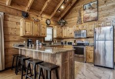 Others 3 Ern858 - Eagles On High - Great Location! Close To All The Action! 3 Bedroom Cabin by RedAwning