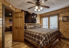 Others 2 Ern858 - Eagles On High - Great Location! Close To All The Action! 3 Bedroom Cabin by RedAwning
