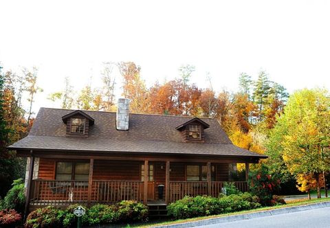 Others Er31 - Grandma And Granpaws Place - Great Location - Close To Parkway In Pf 2 Bedroom Cabin by RedAwning