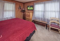 Others 6 Er31 - Grandma And Granpaws Place - Great Location - Close To Parkway In Pf 2 Bedroom Cabin by RedAwning