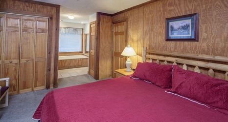 Others 2 Er31 - Grandma And Granpaws Place - Great Location - Close To Parkway In Pf 2 Bedroom Cabin by RedAwning