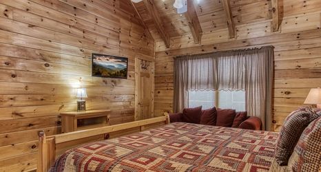 Others 2 ER222 - Al's Nest - Great Location - Close To Town! 2 Bedroom Cabin by RedAwning