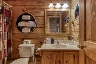 Others 4 ER222 - Al's Nest - Great Location - Close To Town! 2 Bedroom Cabin by RedAwning