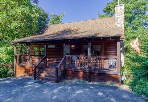 Others ER222 - Al's Nest - Great Location - Close To Town! 2 Bedroom Cabin by RedAwning