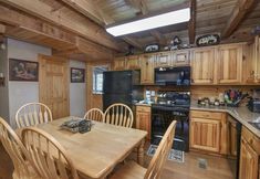 Others 2 Er100 - Making Memories Great Location - Close To Town! 4 Bedroom Cabin by RedAwning